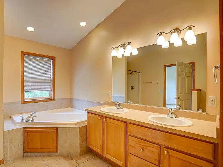 1813 Carns Dr — Photo 19