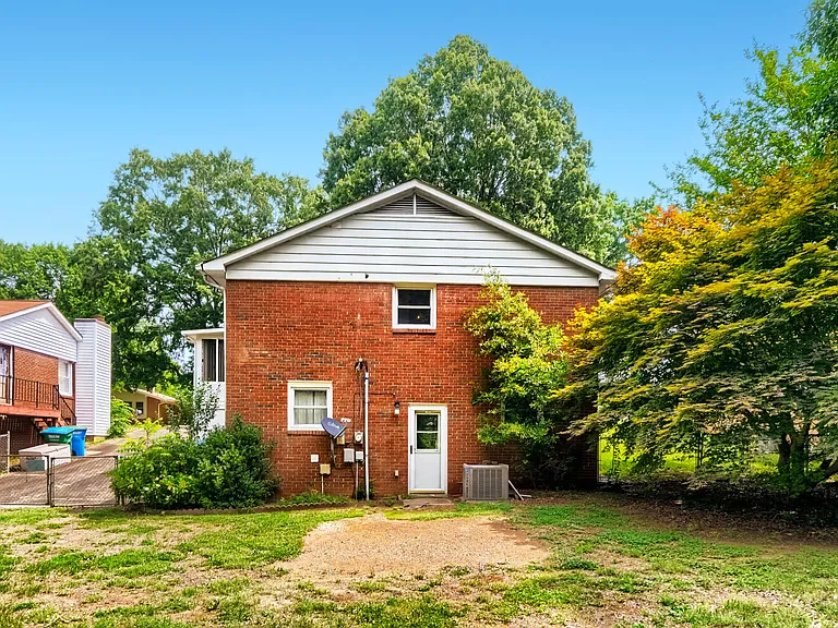 221 Eden Cir — Photo 24