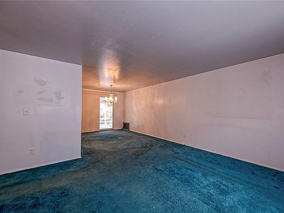 4th image of 215 Hillendale Rd