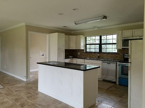 4th image of 813 Quail Park Ln
