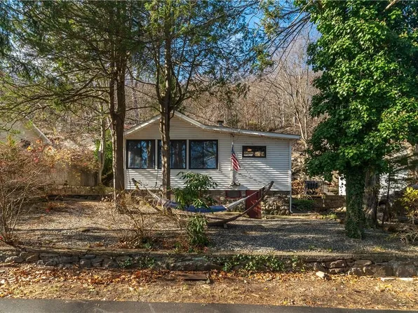 15 Deer Trail N, Greenwood Lake, NY 10925