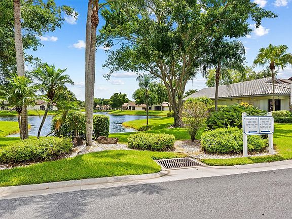 5th image of 4920 Boxwood Cir