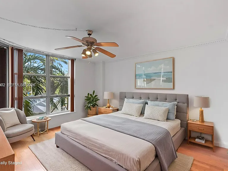 3600 Mystic Pointe Dr #310 — Photo 5