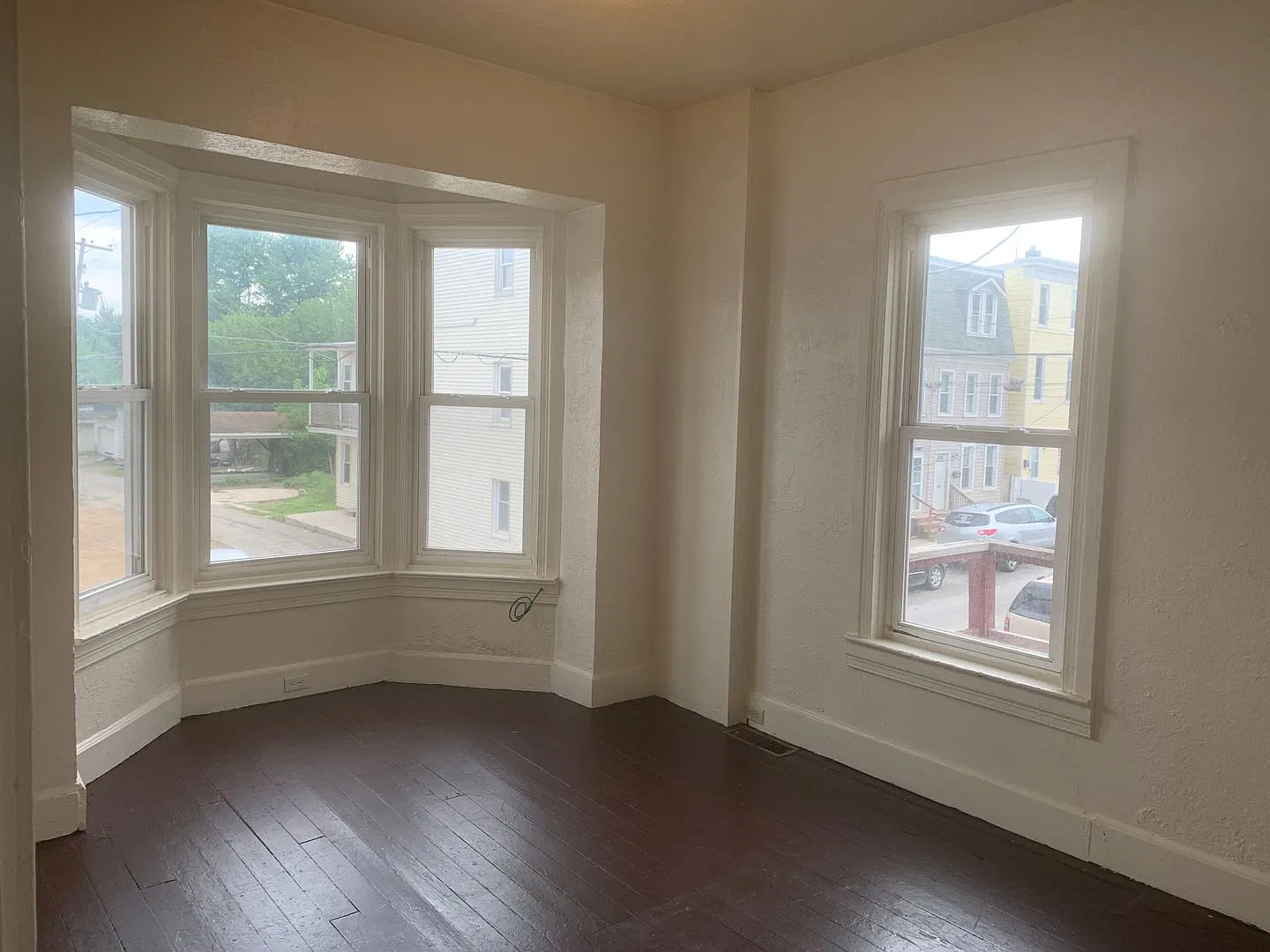 Future Rental! 3 Bedroom 2nd/3rd Floor -West End of York City — Photo 2