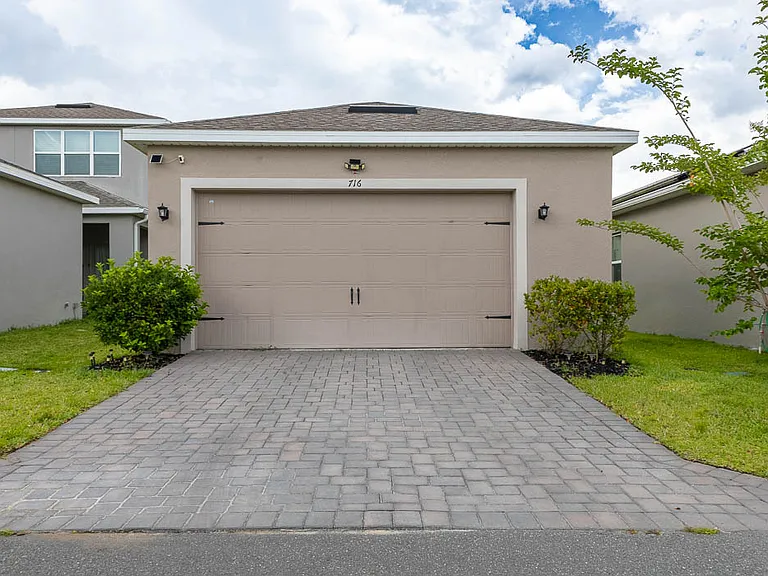Detached 2 car garage