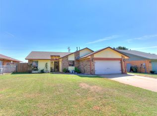 2112 W Rockypoint Dr, Edmond, OK 73003