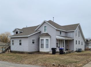 826 E 5th St, Vinton, IA 52349