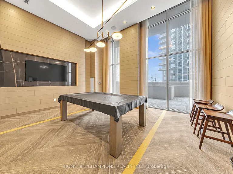 225 Village Green Sq #Penthouse 08 — Photo 34