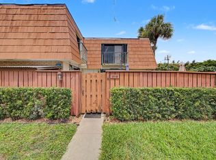 310 Buttonwood Ln, Boynton Beach, FL 33436