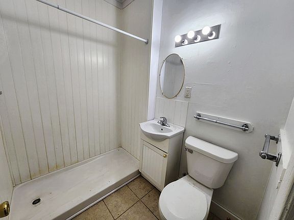 5th image of 412 S Governor St #C