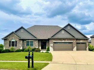 1205 Janet Dr, Bloomington, IL 61704
