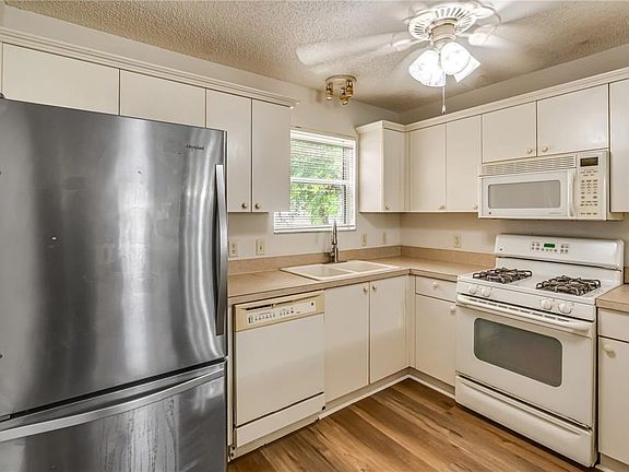 3rd image of 2778 Edwards Ln