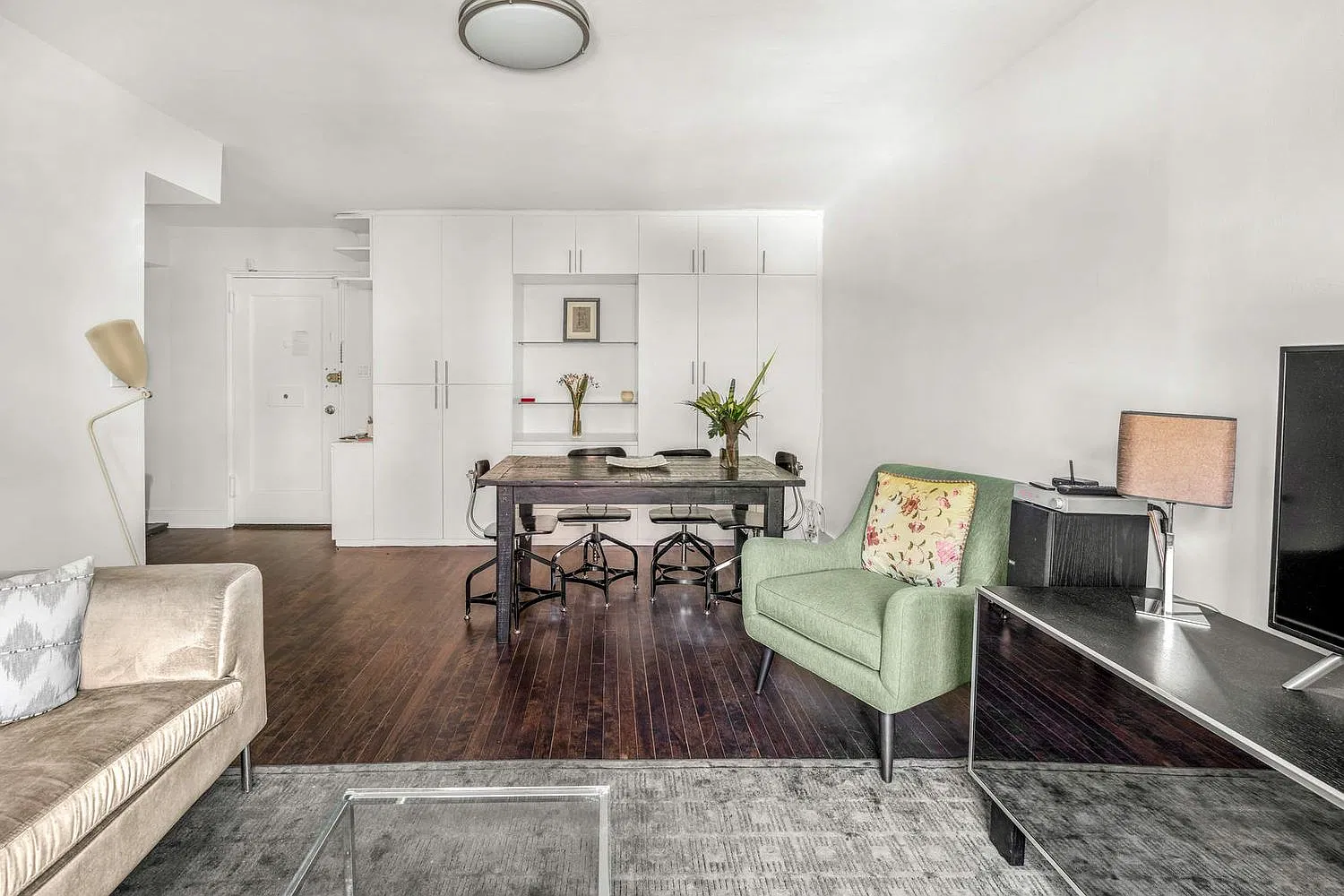 305 West 18th Street — Photo 4
