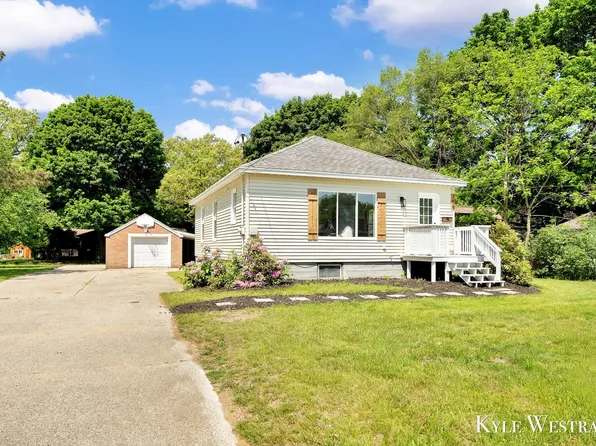 709 N 5th St, Greenville, MI 48838