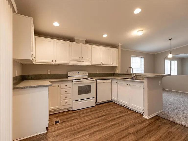 4612 Blue Meadow Dr — Photo 9