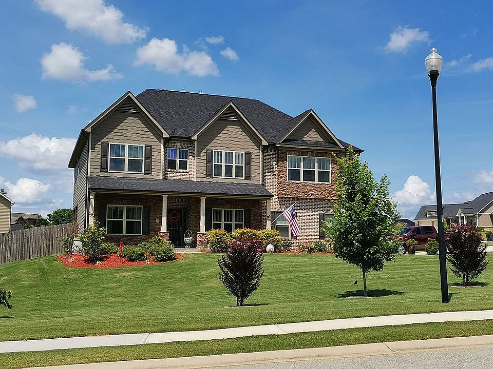 2nd image of 700 Shoshone Cir