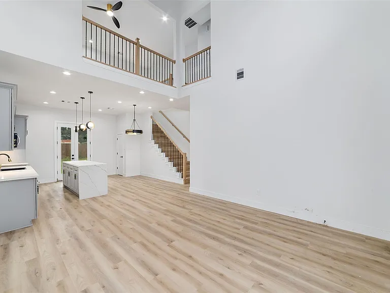 6717 England St — Photo 3