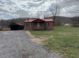 113 Lee St, Poca, WV 25159