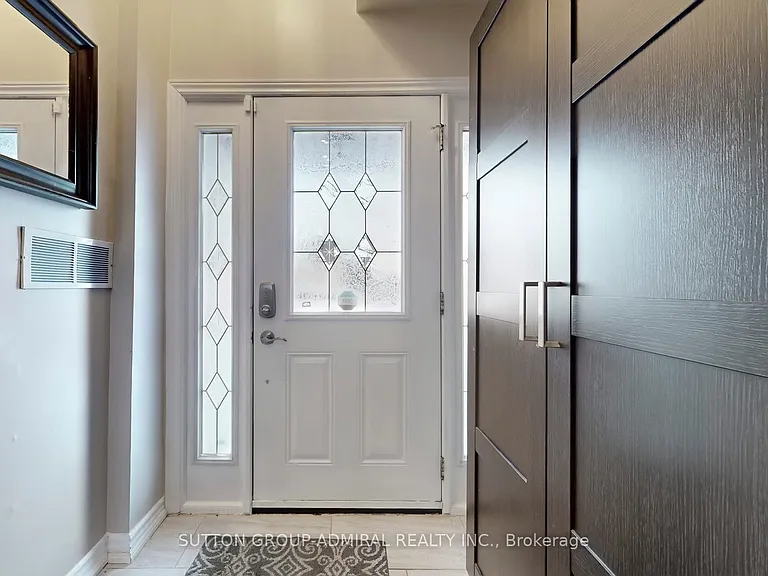64 Bronte St S #8 — Photo 2