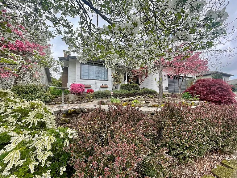 2446 Heritage Way — Photo 3