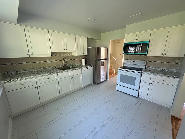 14203 Chelmsford Rd — Photo 4