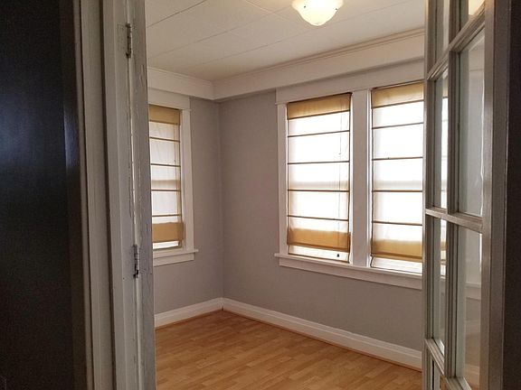 3rd image of 314 W Eugenia St