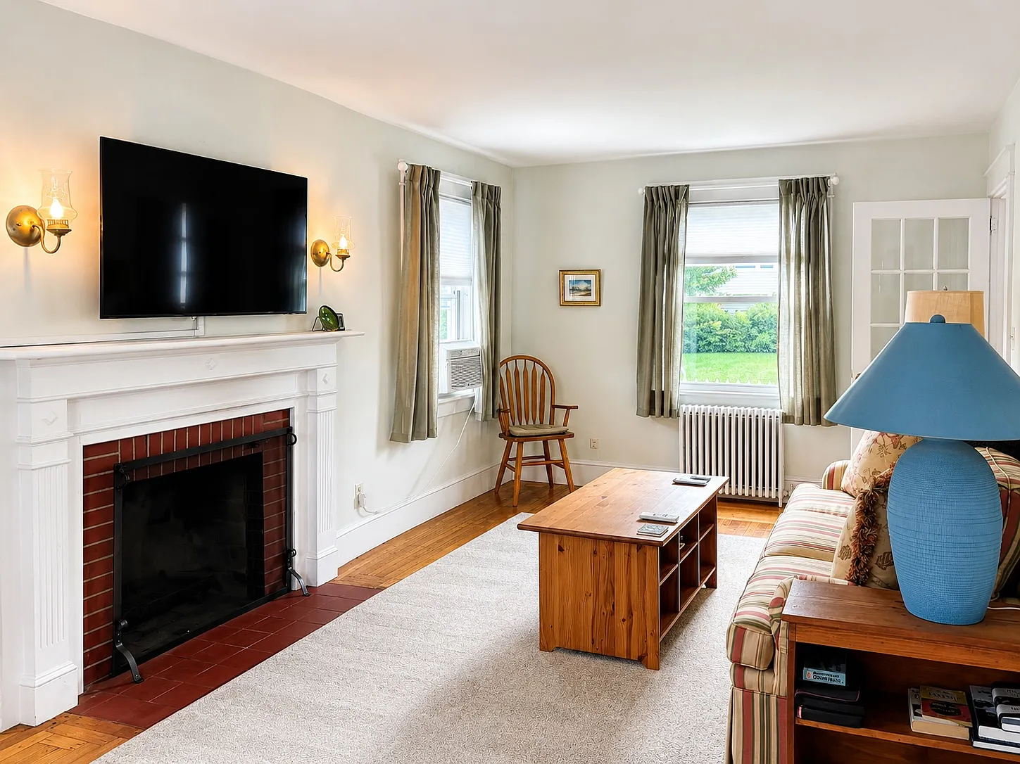 2 bed, 1.0 bath, 1000 sqft, $2,400 — Photo 4