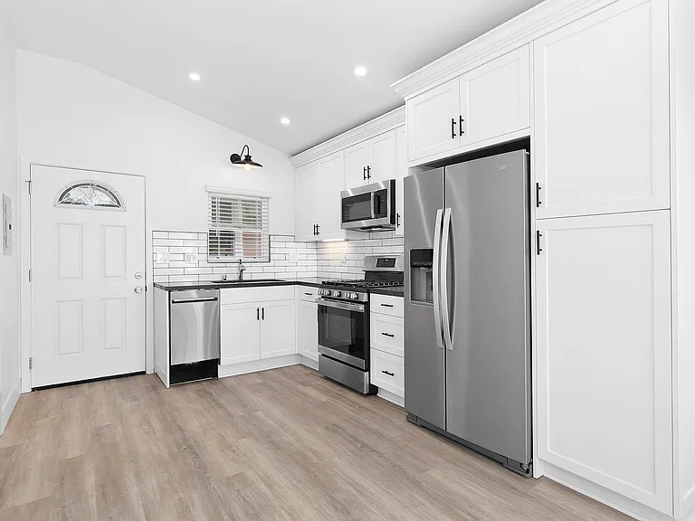 802-812 El Carmel Pl #808 — Photo 7