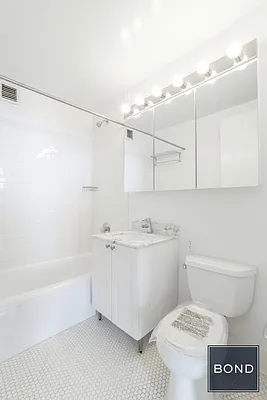 Rented by Bond New York | media 5