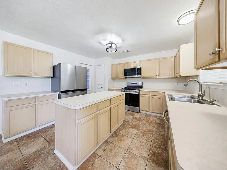 16130 Coleburn Dr — Photo 16