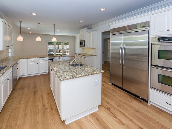 3rd image of 4330 Beck Ave