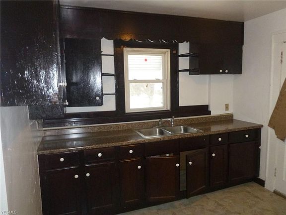 2nd image of 319 Lease St