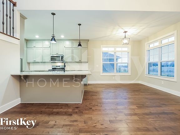 3rd image of 708 Jersey Dr