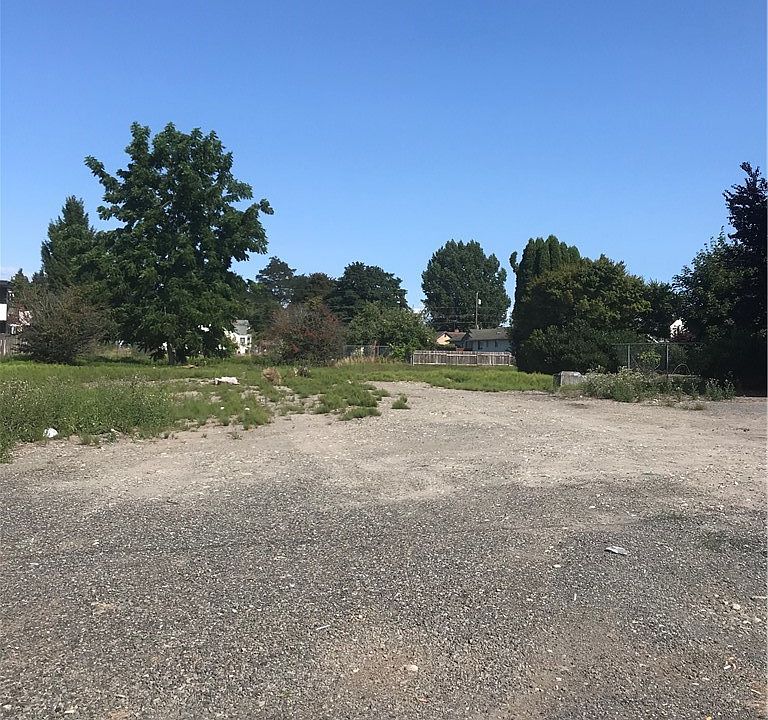 1st image of 1068 Columbia Ave