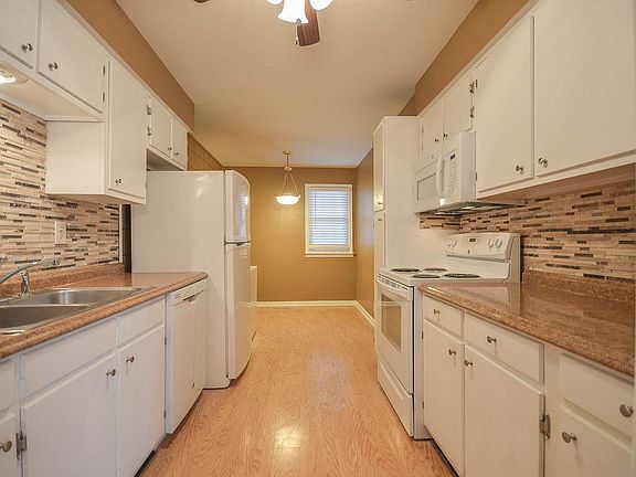 4th image of 2895 Washington Ave