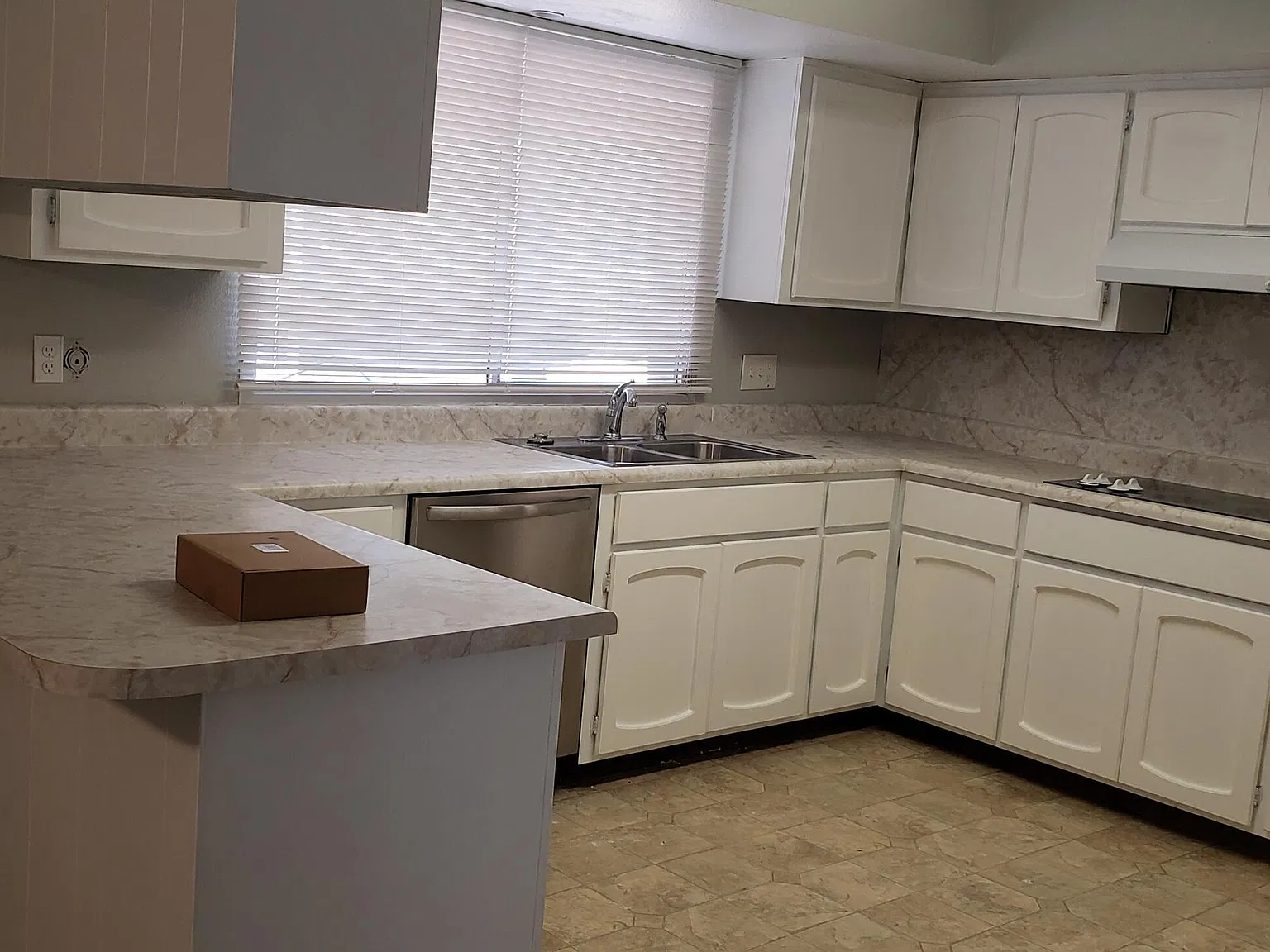 4 bed, 2.0 bath, 1592 sqft, $2,400 — Photo 3
