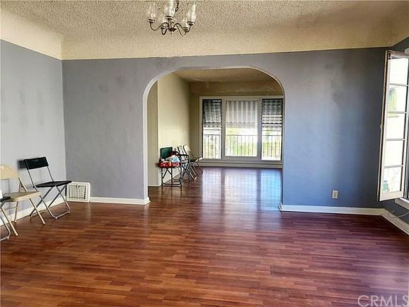 4th image of 806 S Sycamore Ave