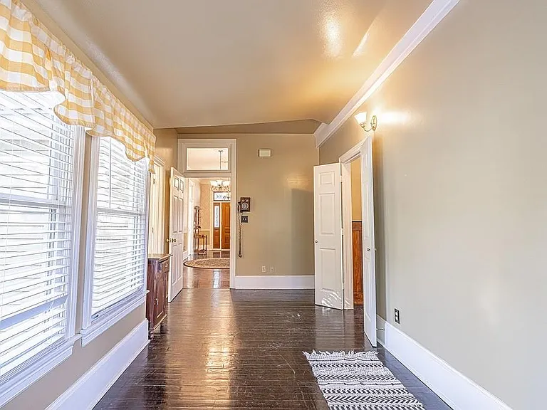 809 Milam St — Photo 12