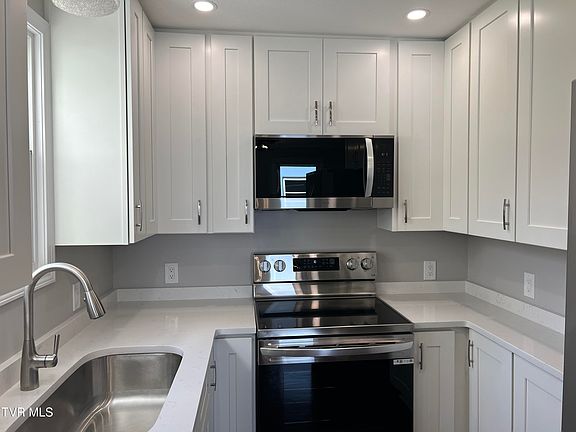 5th image of 1829 Kenwood Rd