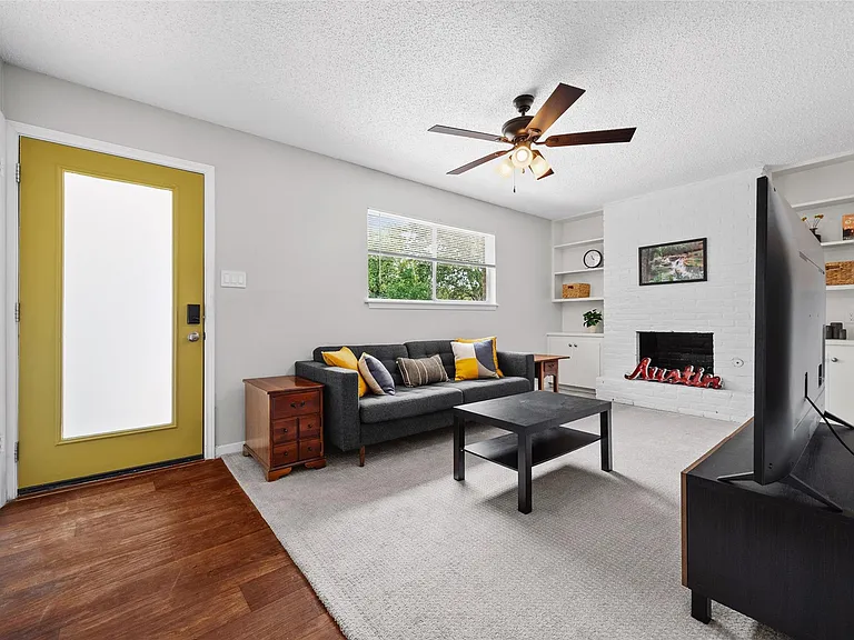 2203 Ventura Dr #B — Photo 4