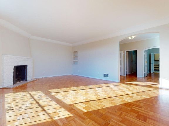 2nd image of 178 Stanyan St