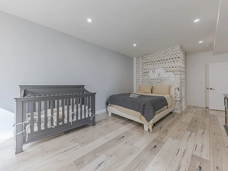 4240 Barrett Rd — Photo 20