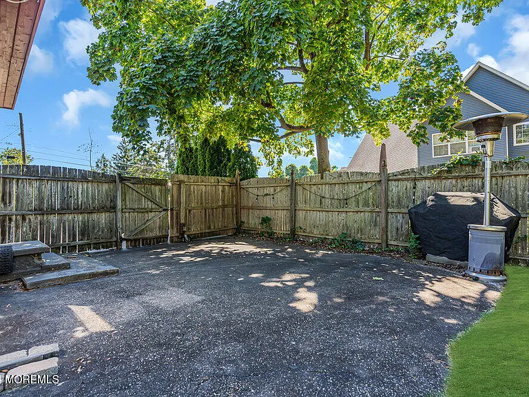 105 Longfellow Ave — Photo 26