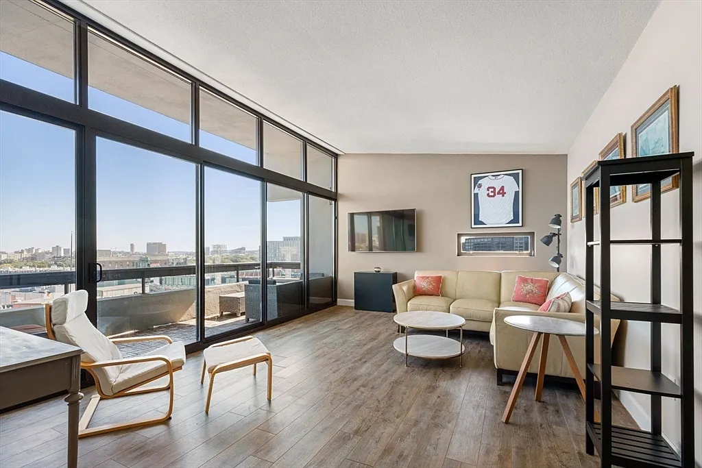 2 bed, 2.0 bath, 1255 sqft, $5,500 — Photo 3