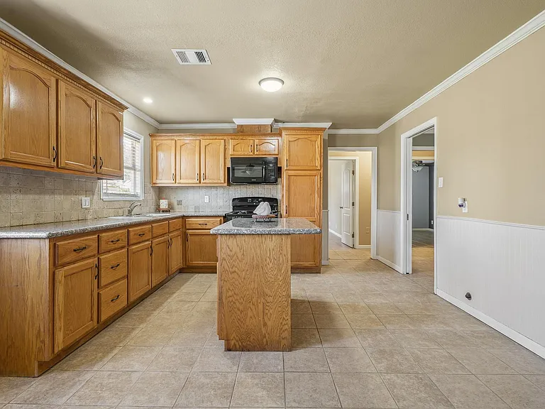 3209 Chestershire Dr — Photo 10