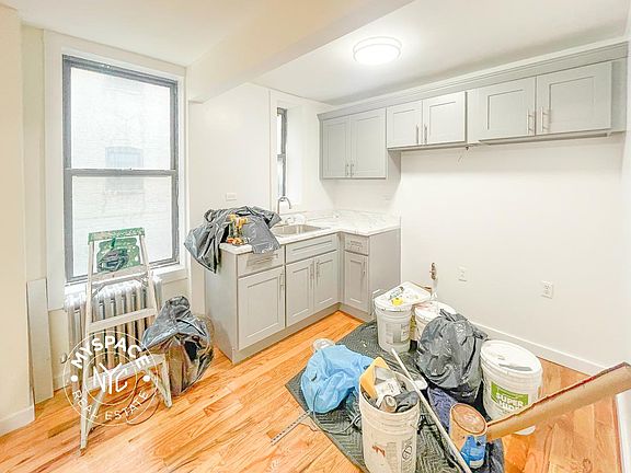 4th image of 381 Berry St #4A