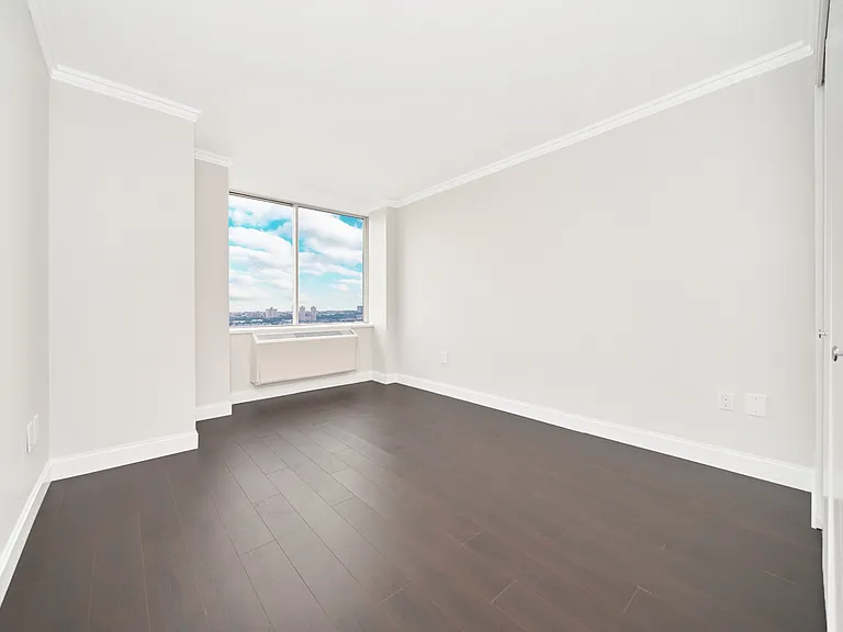 160 Riverside Blvd #21F — Photo 18