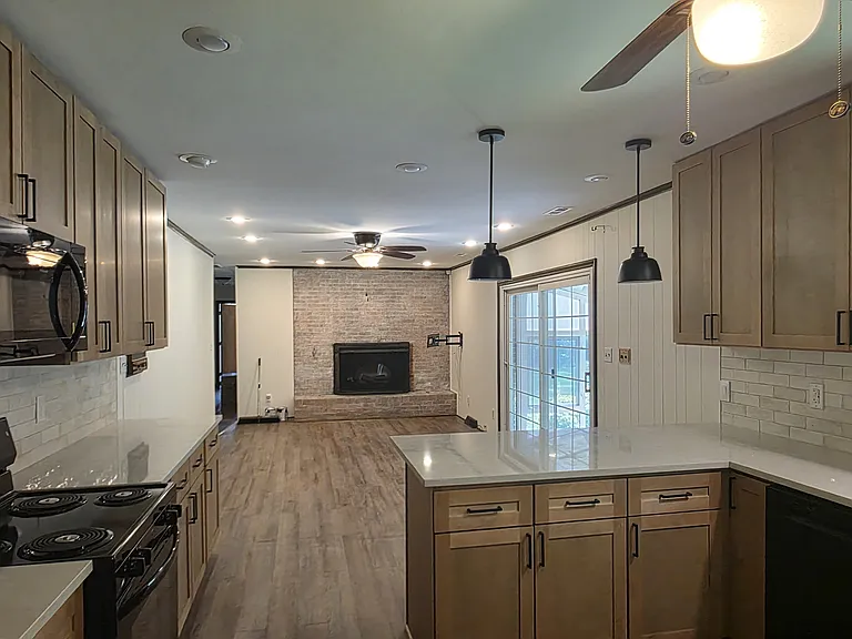 7307 Monaco Dr — Photo 3