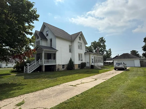 2005 14th Ave, Menominee, MI 49858