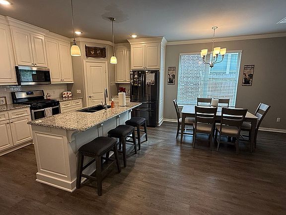 4th image of 723 Cambridge Bend Cir